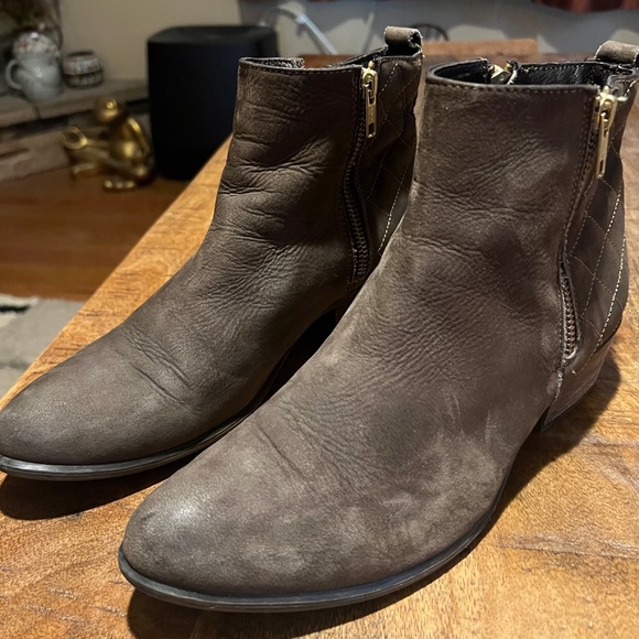 Steve Madden 4-zipper Brown Suede Back quilted Sz 9 Ankle Boots - Picture 5 of 14